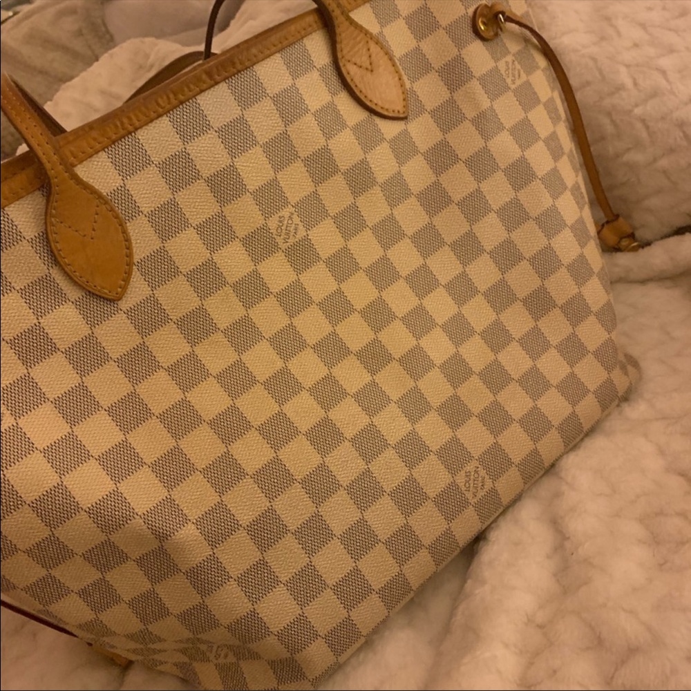Louis Vuitton MM - Azure Selling to @issarae
